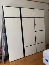 Grande armoire noire et