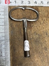 Clé d'horloge pendule remontoir ancien en fer  Cle Carré De 3 mm . Réf. N.21