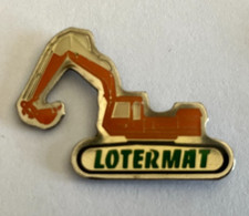 61 - Pin's BTP EXCAVATOR - LOTERMAT