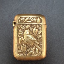 Pyrogène Porte allumettes Laiton repoussé décor d'oiseau branché Début XXe