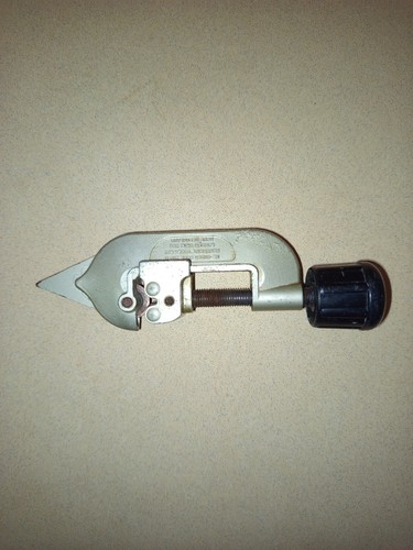 Monument coupe tube - -,