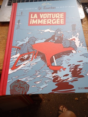 Voiture immergée gil - immergée,