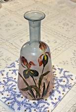 Ancienne carafe en verre peint