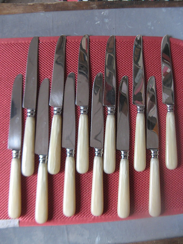 613 12 couteaux - "613.10", table