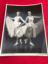 Photo ancienne Mistinguette et Joséphine Baker ensemble signée