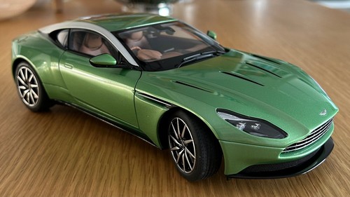 Aston martin db11 metallic - martin,