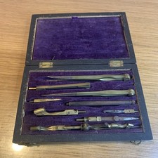 boîte de compas ancienne