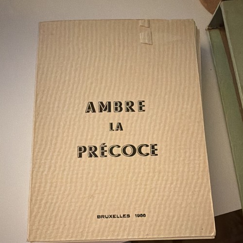 Curiosa ambre précoce avec - curiosa,