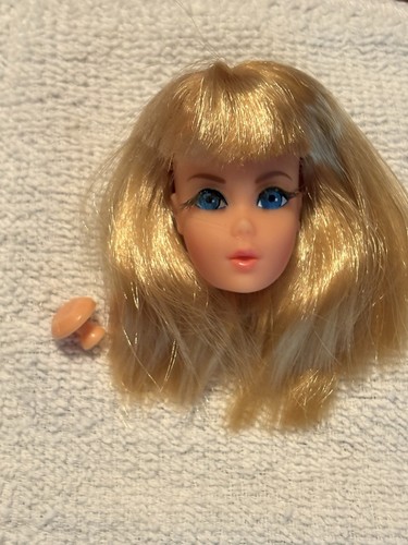 Vintage 70s 1971 - blonde, living