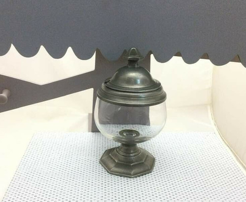 Ancien pot verre avec pied - en,