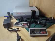 Nintendo NES Console FRA +  2 Manettes + Alim + Péritel