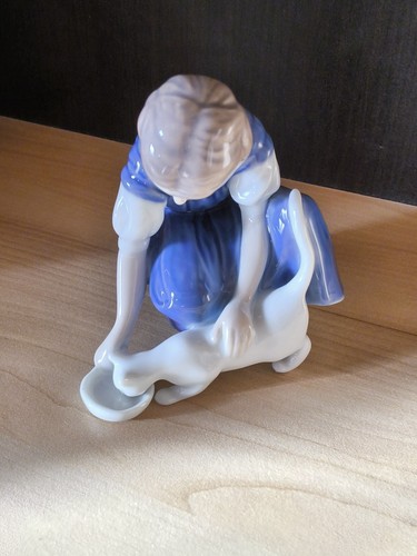 Figurine fille avec chat - figurine,