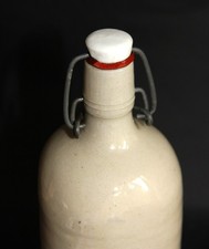 Ancienne bouteille en terre