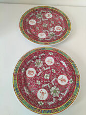 2 assiettes en porcelaine