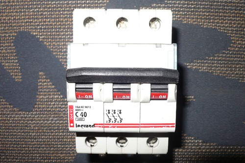 Disjoncteur triphase 40a - triphase,