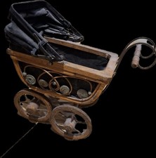 Petit landau pour poupée