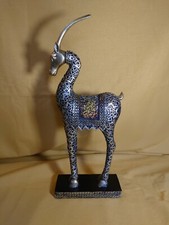 statue antilope en plâtre et carreau de verre