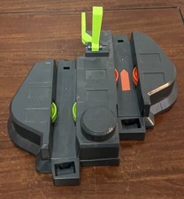 Hot Wheels Colossal Crash Track Replacement Part GFH87 -Green Right Booster STUV