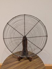 Ancienne grille a tarte en fil de fer, ferme, montagne, chalet, art populaire