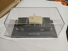 MERCEDES 220 SE W 111 Berline IXO  -  1/43
