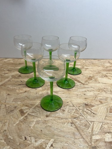 Lot verres vins pied - de,
