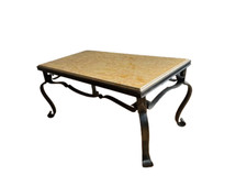 table basse marbre ocre rose et fer forgé volutes 1940-50