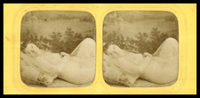 Jeune femme allongée sur un divan, ca.1870, stéréo jour/nuit (French Tissue) Tir