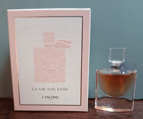 Miniature vie est - la,