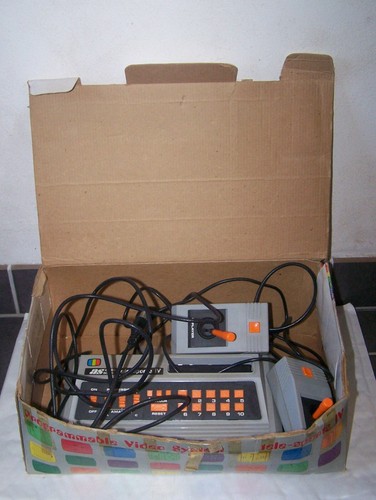 Ancienne console jeux - jeux, retro