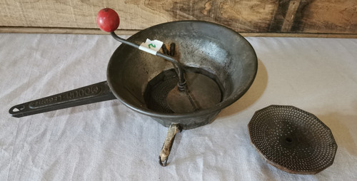 Ancien presse puree moulin - puree,