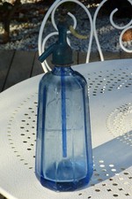 siphon eau de seltz. Forme très RARE, pyramidal, tube bleu, bouchon bleu.