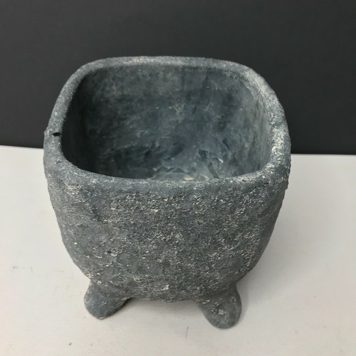 Cache pot dino ciment design - pot,