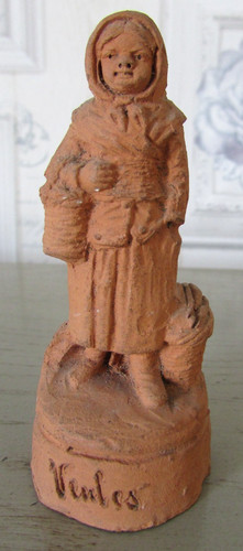 Figurine femme santon argile