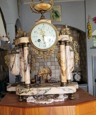 ANCIENNE PENDULE DE CHEMINEE AVEC SES URNES TOUT EN MARBRE STRIéE, FONCTIONNE