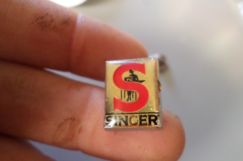Pin broche badge - pin, singer
