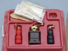 Coffee grinder, spice grinders, cutlery - Editions Atlas