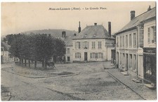 FR02 MONS EN LAONNOIS Grande Place laon mons cafe charette