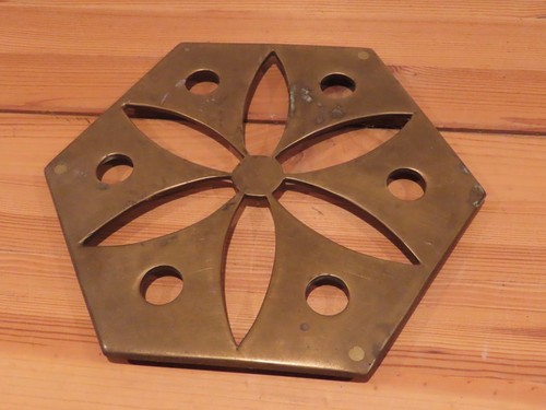 Dessous plat ancien - de, bronze