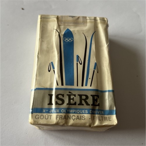 Isere paquet cigarettes de - de,