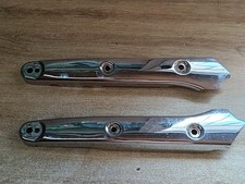 UNE PAIRE DE CACHE DROIT