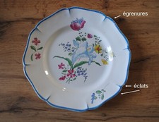TRES JOLIE ASSIETTE EN FAIENCE DANS LE GOUT  DE CHAROLLES - FIN XIXEME