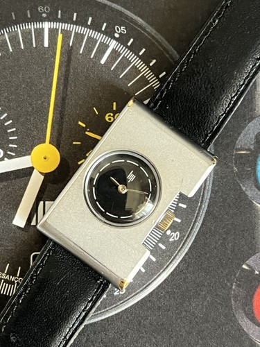 Montre lip design - grey, by