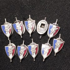 10.21) Lot de 10 insignes de la LFC  guerre 1939 1945 french medal WW2