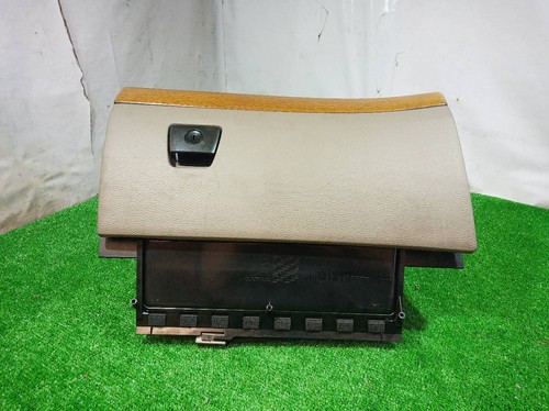 3409563 boite gants - À,