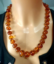 Ancien Collier En Perles D'Ambre .