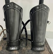 Greaves médiévales en acier