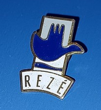 Pin's main Ouverte Embleme De