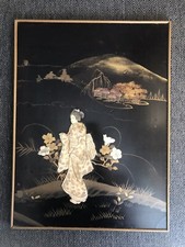 Panneau Laqué Japonais Orné D’os En Bas Relief (incrustation) Geisha / Fleurs