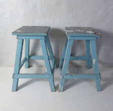 2 anciens tabourets d'atelier
