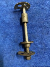 Axe roue arrière Honda 125 NX